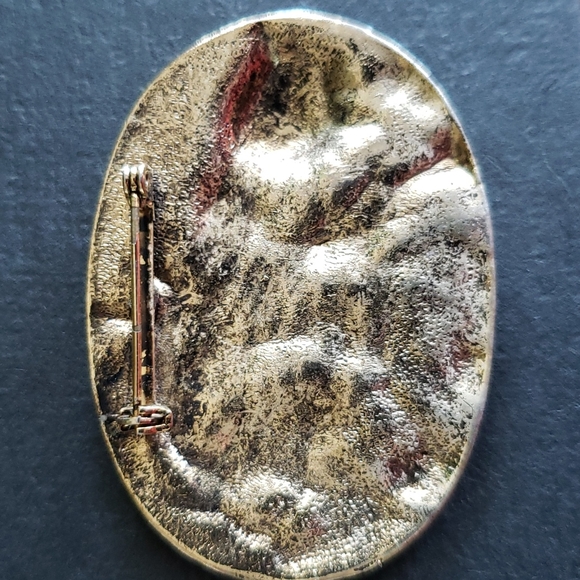 Vintage Oval Brooche Pin Animal Tiger gold brass color antiqued 3D - Picture 3 of 8